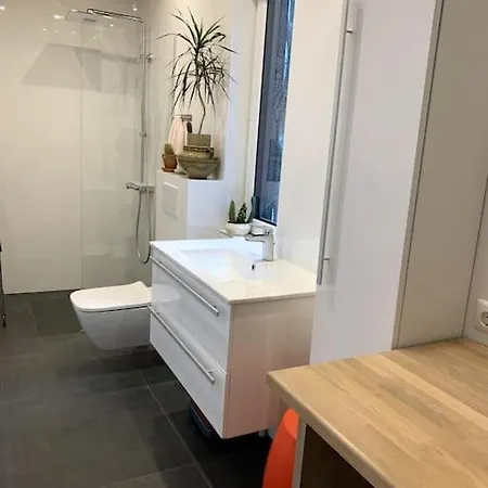 Small Cozy 3-room House With Terrace & Large Garden Vakantiehuis Ilmandu