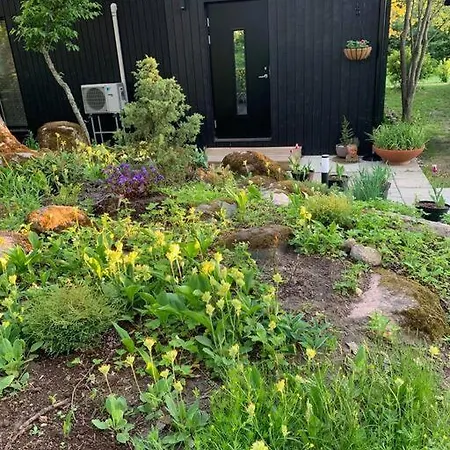 Small Cozy 3-room House With Terrace & Large Garden * Ilmandu