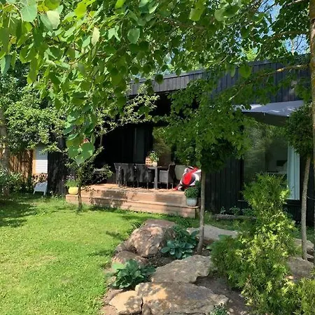 Vakantiehuis Small Cozy 3-room House With Terrace & Large Garden