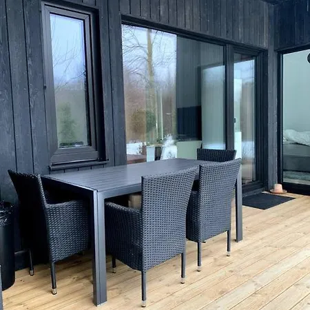 Small Cozy 3-room House With Terrace & Large Garden Vakantiehuis *