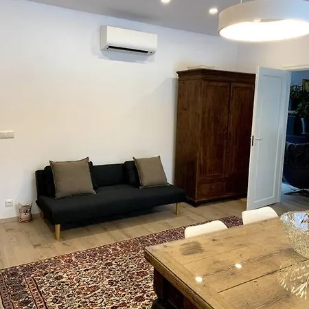 Small Cozy 3-room House With Terrace & Large Garden Vakantiehuis