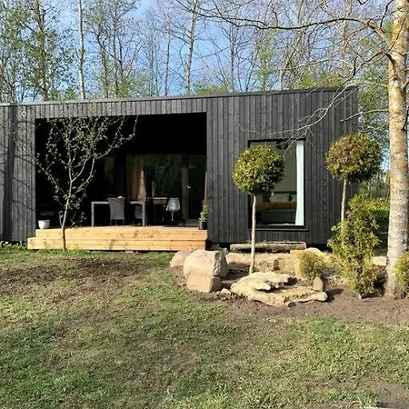 Vakantiehuis Small Cozy 3-room House With Terrace & Large Garden *