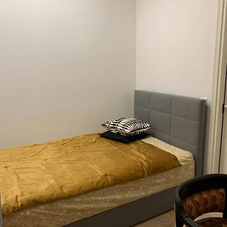 Small Cozy 3-room House With Terrace & Large Garden