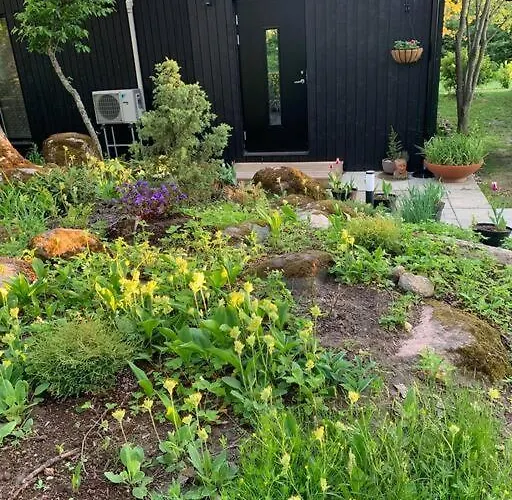 Small Cozy 3-room House With Terrace & Large Garden * Ilmandu