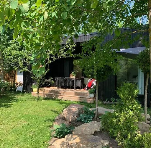 Dom wakacyjny Small Cozy 3-room House With Terrace & Large Garden