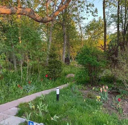 Dom wakacyjny Small Cozy 3-room House With Terrace & Large Garden Ilmandu