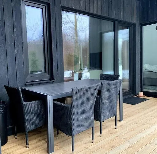 Small Cozy 3-room House With Terrace & Large Garden Dom wakacyjny *