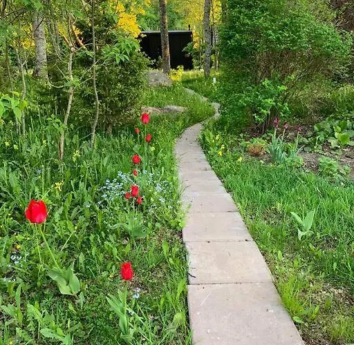 Small Cozy 3-room House With Terrace & Large Garden * Ilmandu