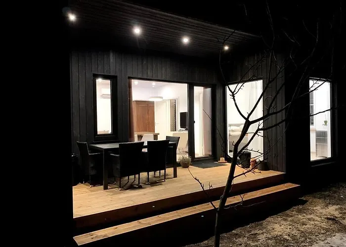 Dom wakacyjny Small Cozy 3-room House With Terrace & Large Garden *