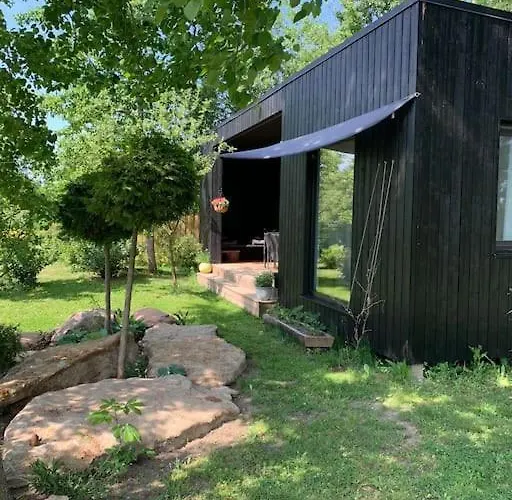 Small Cozy 3-room House With Terrace & Large Garden Ilmandu