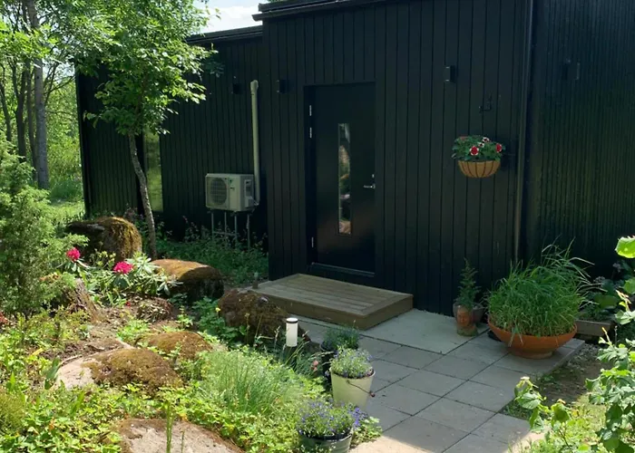 Small Cozy 3-room House With Terrace & Large Garden Ilmandu