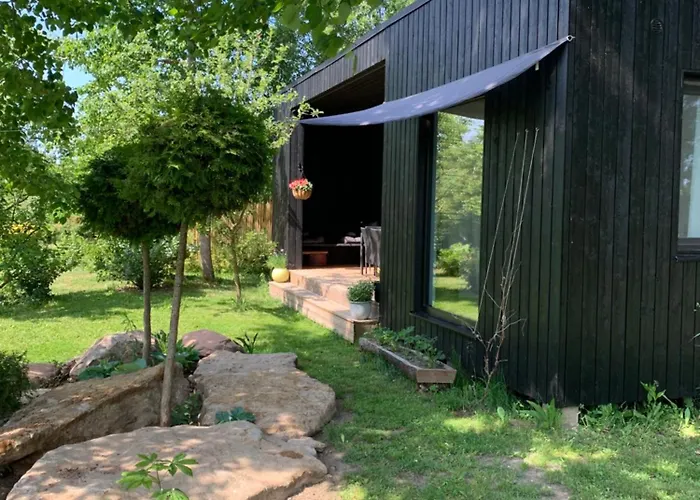 Small Cozy 3-room House With Terrace & Large Garden *