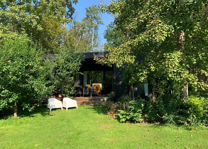 Small Cozy 3-room House With Terrace & Large Garden Dom wakacyjny Ilmandu