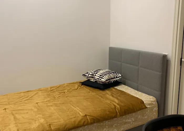 Small Cozy 3-room House With Terrace & Large Garden